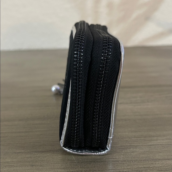 Juicy Couture Black and Silver Zip Wallet String Of Pearls - Picture 3 of 8